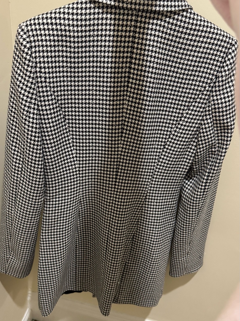 MAJORELLE Black & White Houndstooth Blazer - Picture 3 of 4